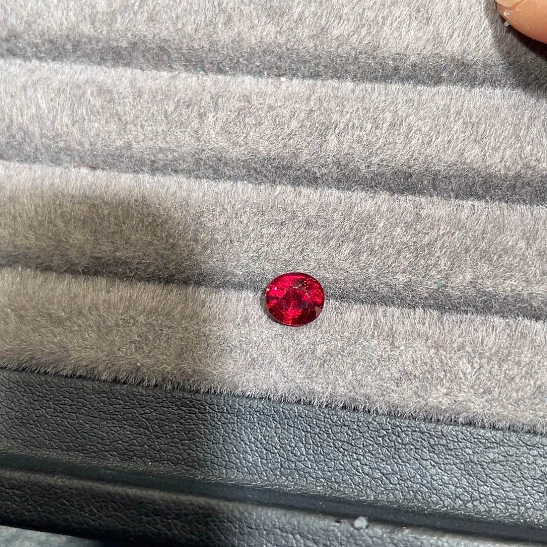 红宝石裸石1.05ct无烧鸽血红aigs莫桑比克