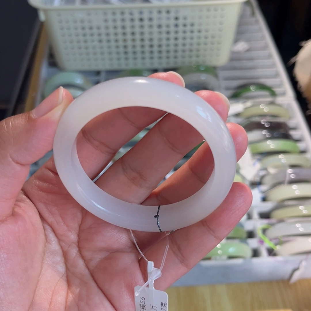 和田玉未镶嵌手镯荧光冰白