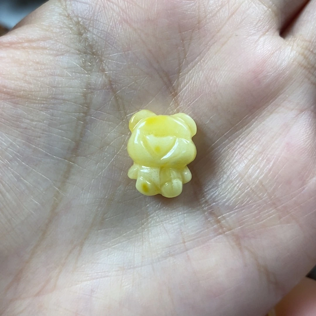 琥珀裸石未镶嵌小熊