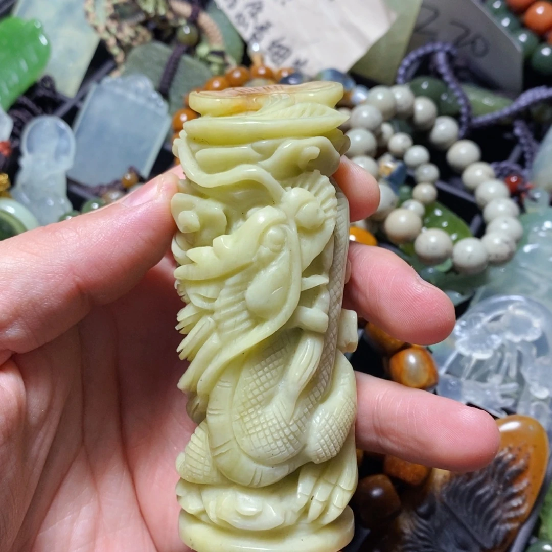 蛇纹石玉未镶嵌颈饰