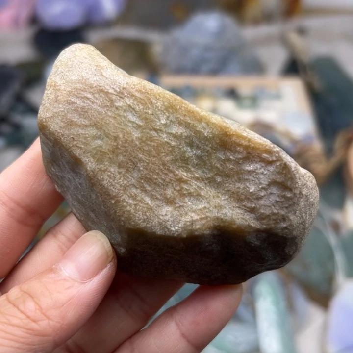 翡翠颈饰未镶嵌毛料
