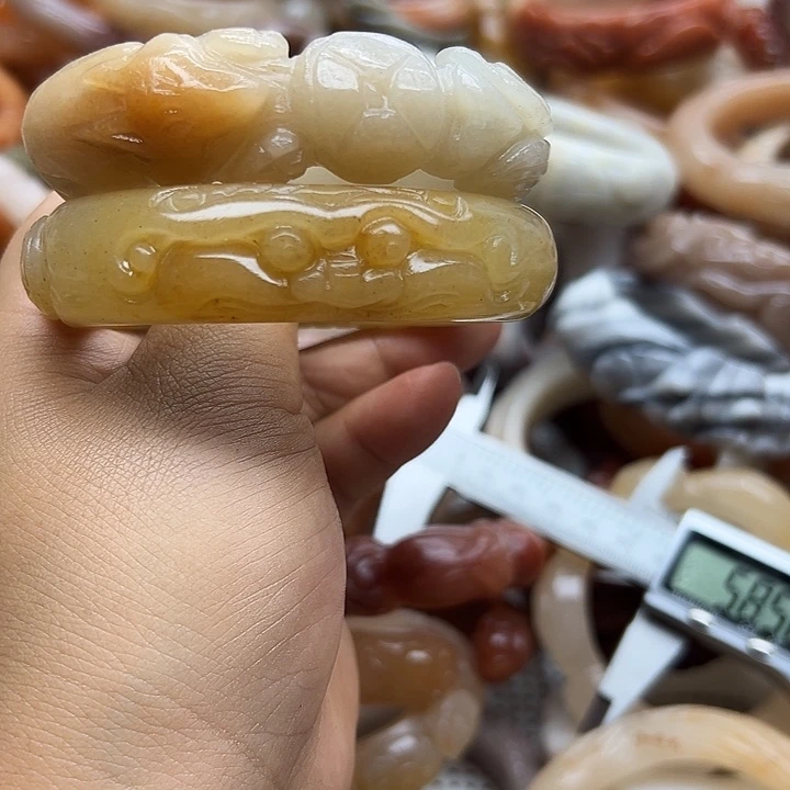 石英岩玉手镯未镶嵌大***~
