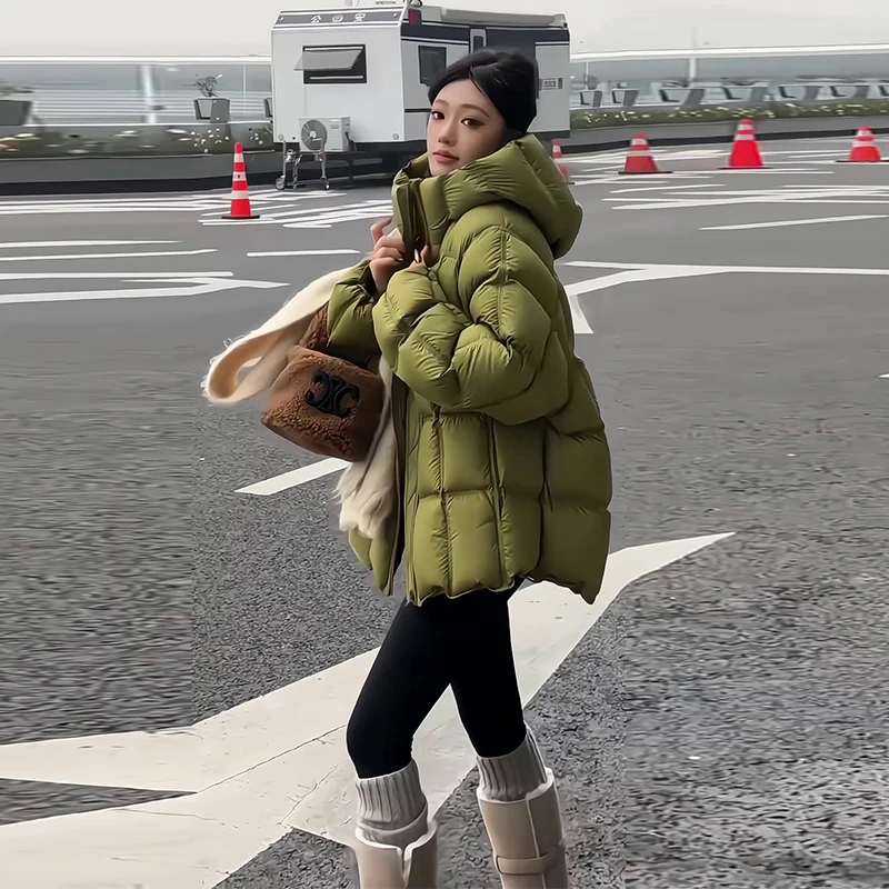 云朵泡芙绿色短款羽绒服女冬季2025新款小个子90白鸭绒连帽面包服