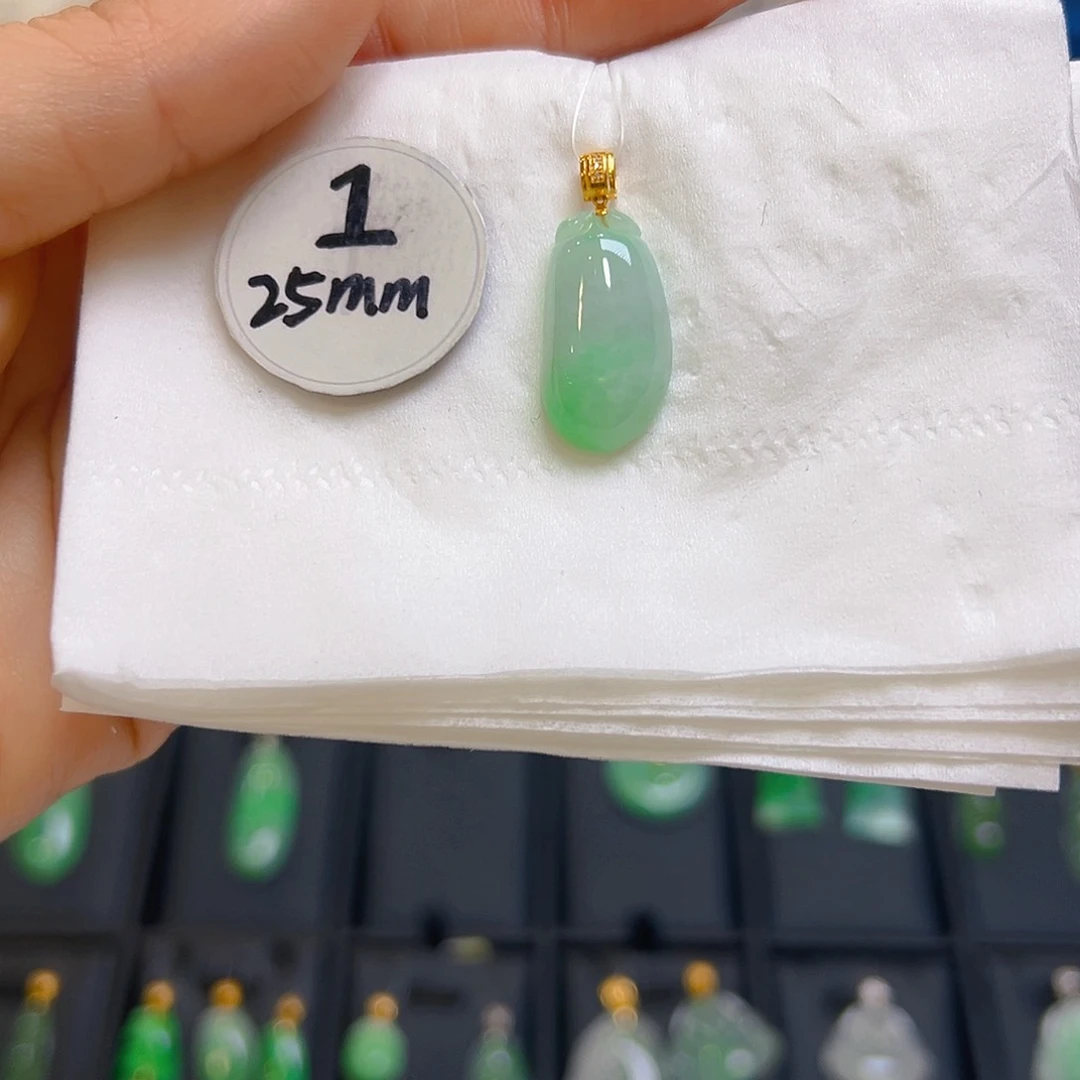 翡翠颈饰18K金镶嵌翡翠