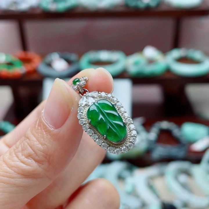 翡翠未镶嵌手链吊坠