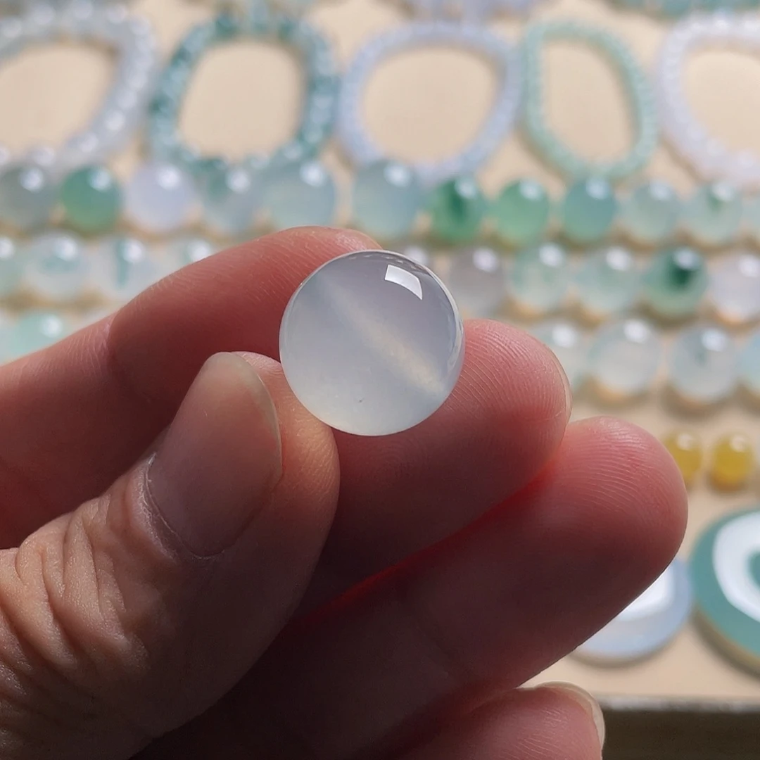 苏***牛散珠翡翠天然缅甸翡翠A货，15.2mm