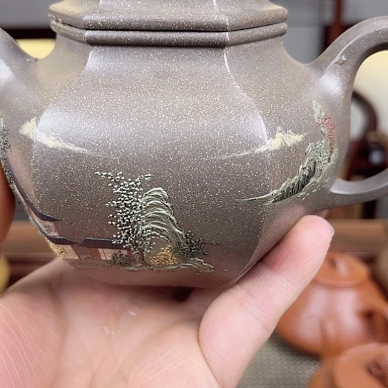 紫砂茶壶是的……是这样