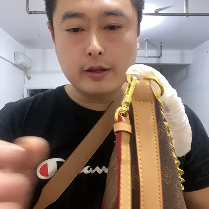 黄牛皮（革）鳄鱼皮（革）犏牛皮（革）