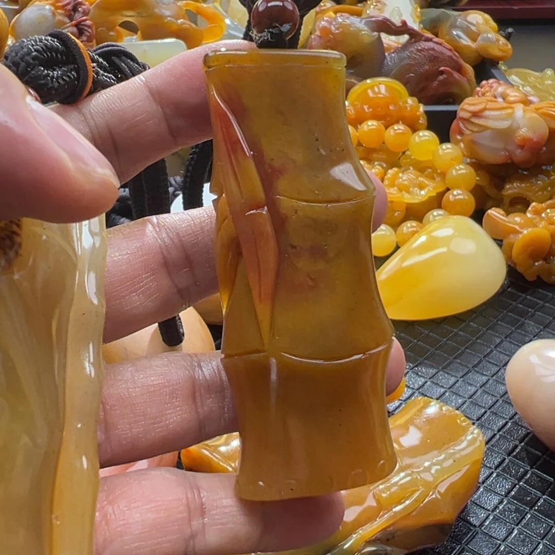 温***荷石英质玉未镶嵌颈饰