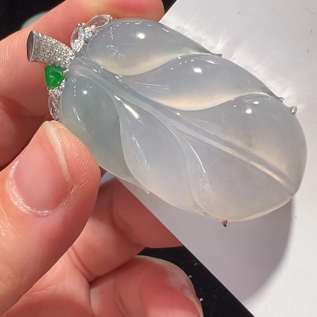 颈饰18K金镶嵌翡翠吊坠