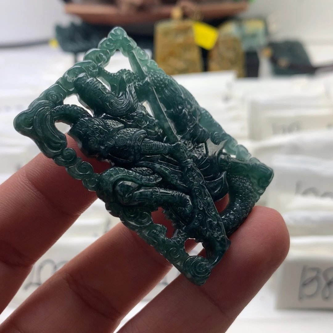 颈饰未镶嵌翡翠关公