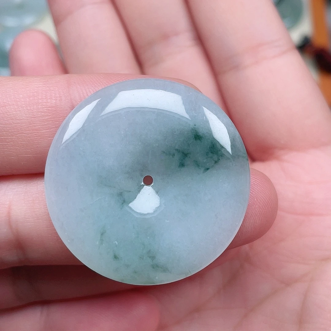 翡翠未镶嵌颈饰平安扣