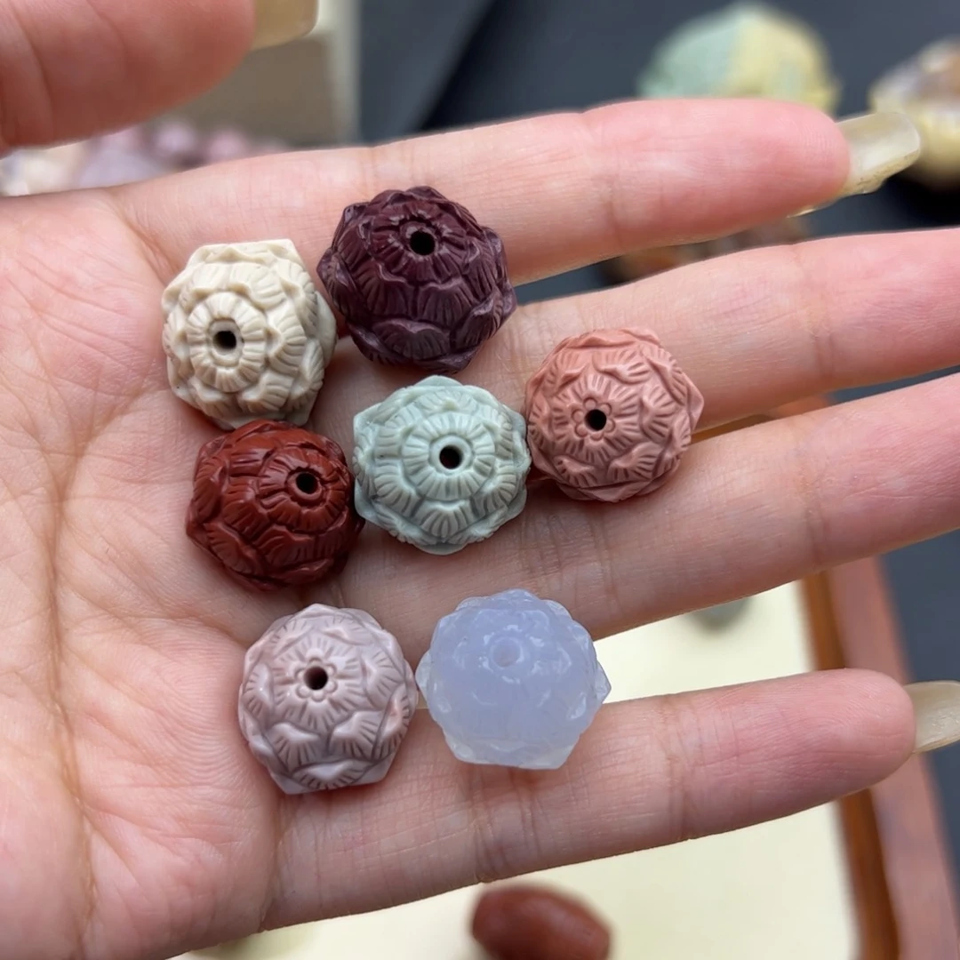 石英质玉颈饰未镶嵌小*脏