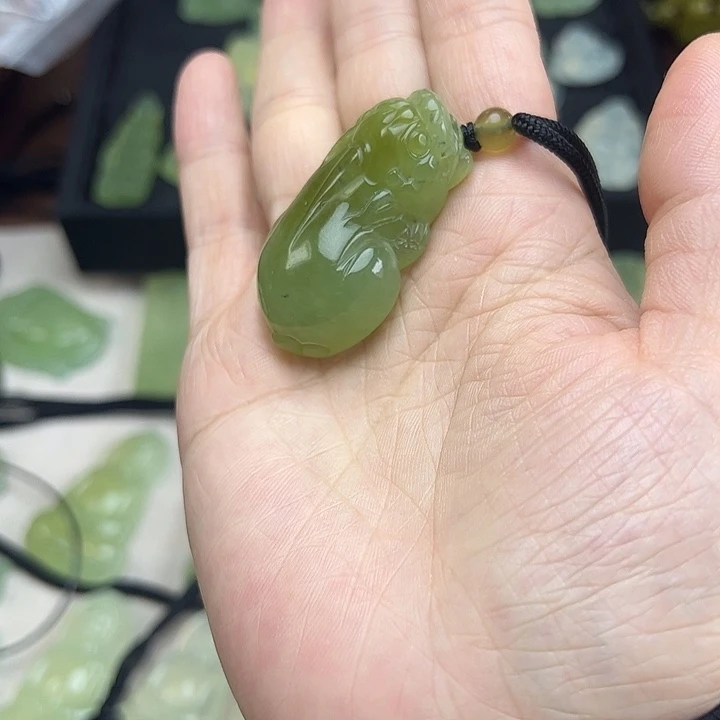 合金岫玉颈饰吊坠