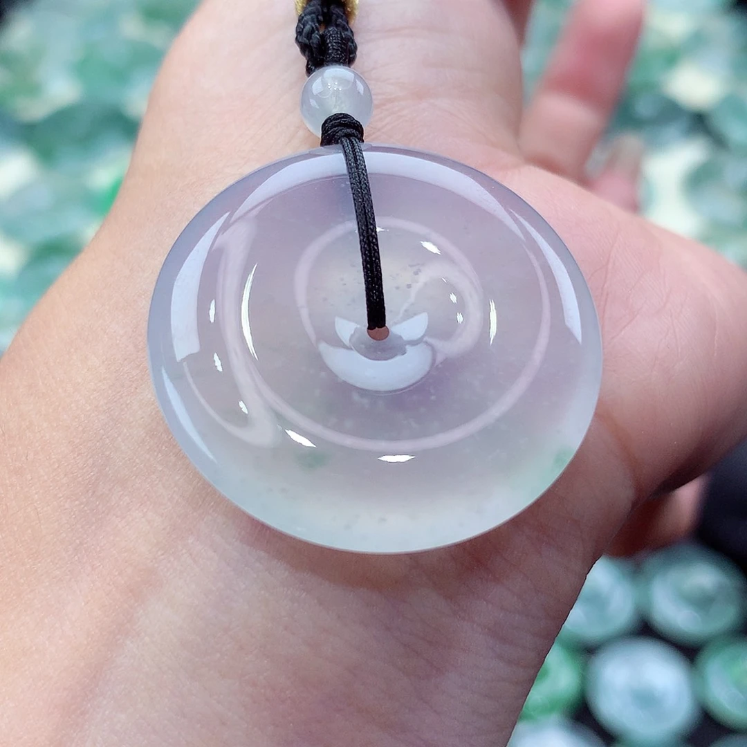 翡翠未镶嵌颈饰编号71。尺寸31.2-6.3