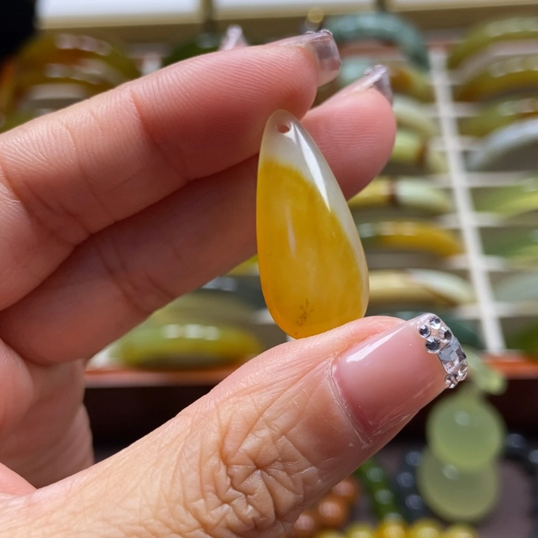 蛇纹石玉颈饰未镶嵌?****