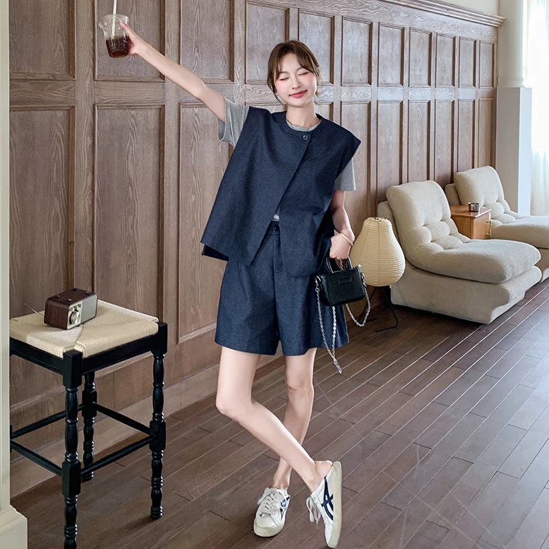 藏青色薄牛仔休闲套装女2025新款夏季气质通勤T恤马甲短裤三件套