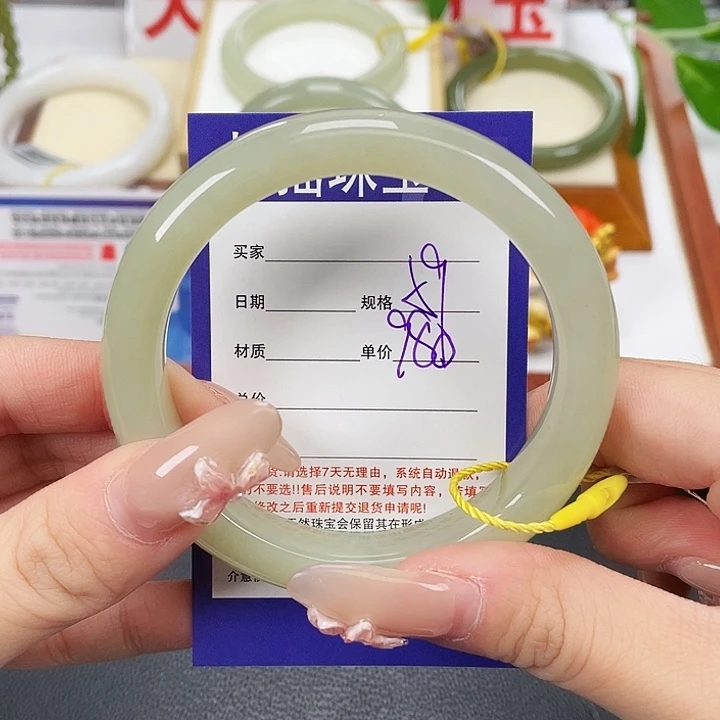 和田玉未镶嵌手镯