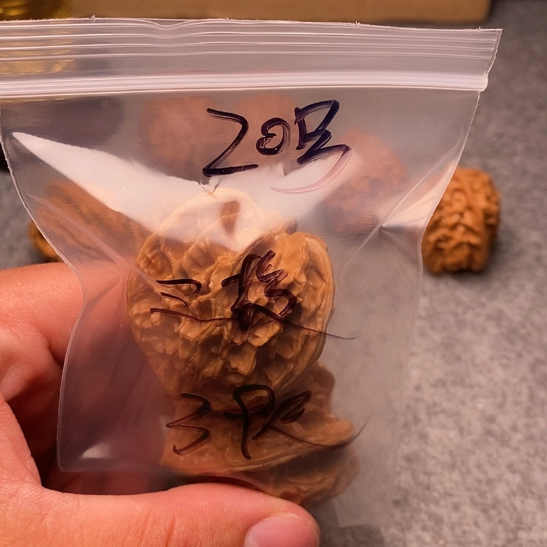 文玩核桃把件三棱