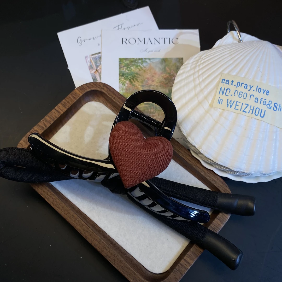 11公分绳结桃心抓夹4198