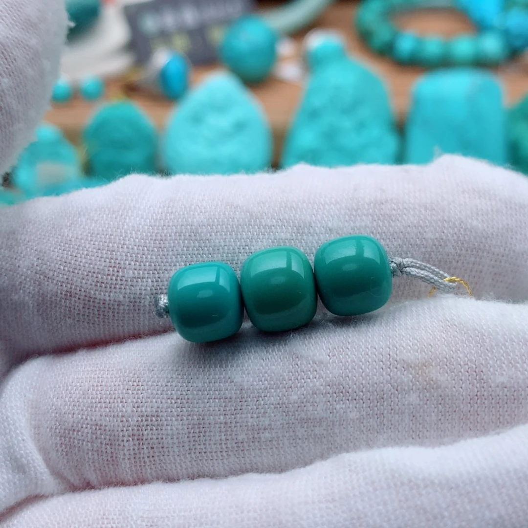 绿松石颈饰未镶嵌