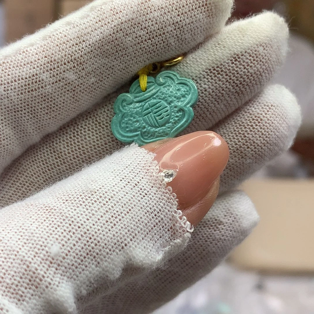 绿松石未镶嵌挂件