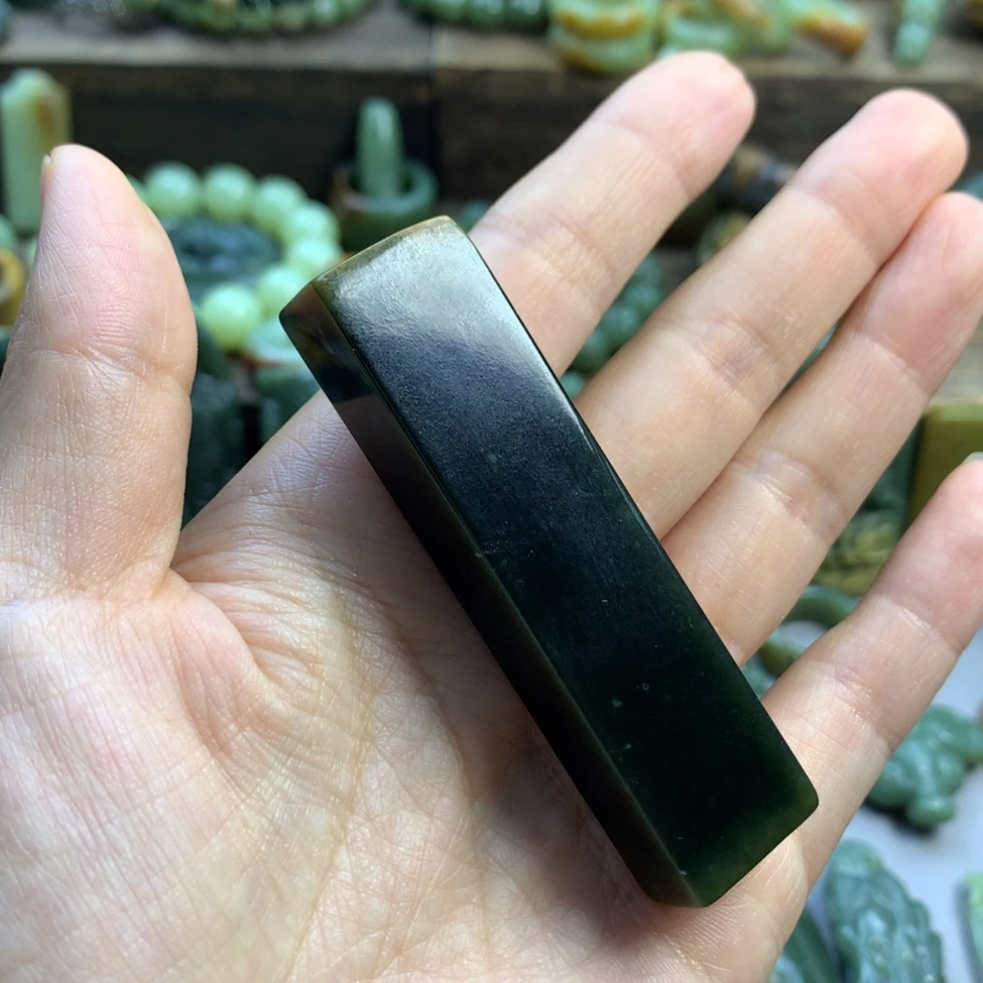 喝***杯未镶嵌岫岩河磨玉（透闪石质玉）珠宝奇石