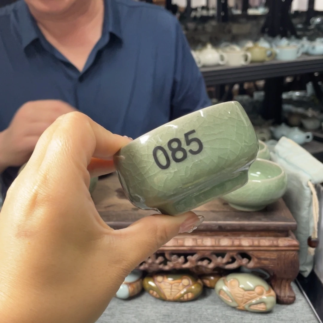 一***麻瓷片85号豆绿釉杯