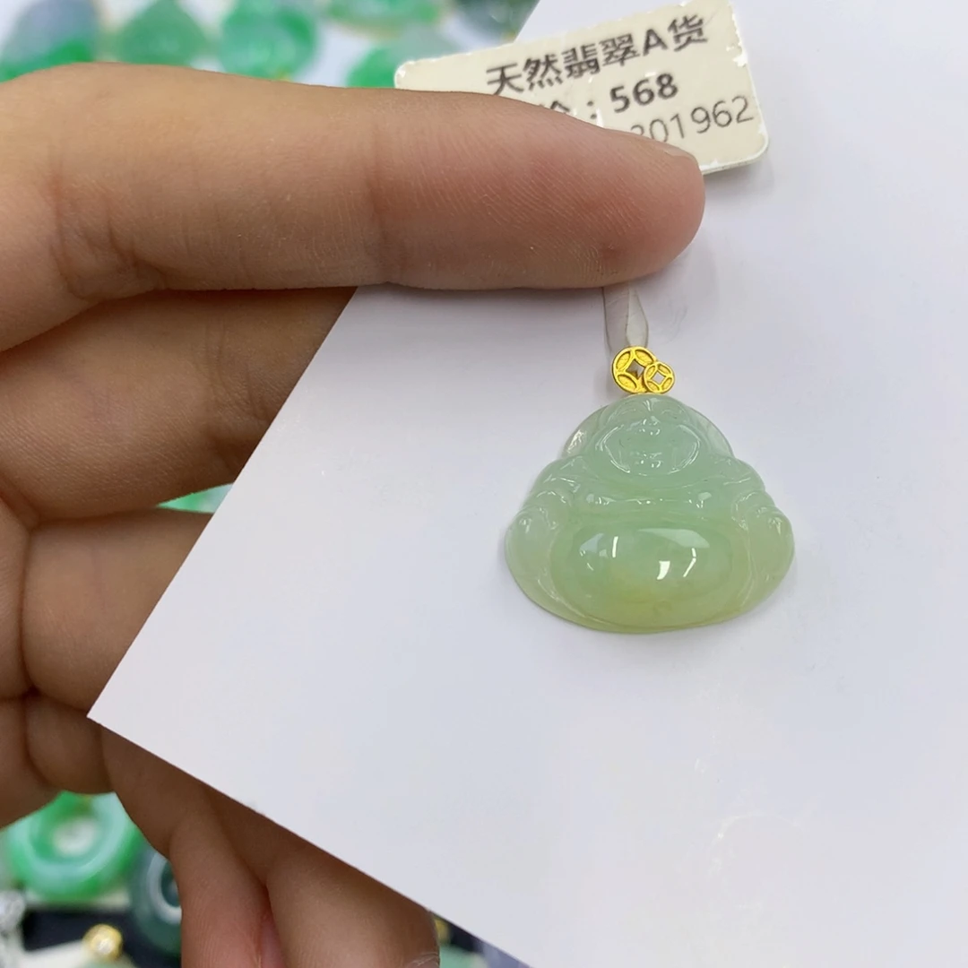 翡翠18K金镶嵌颈饰翡翠