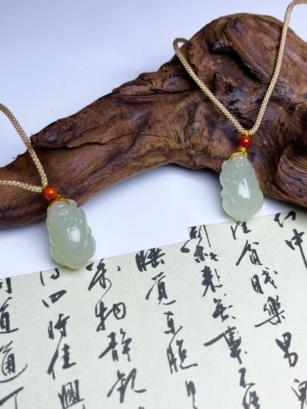 西亚珠宝LJ50-和田玉冰底貔貅项链多样性发其一