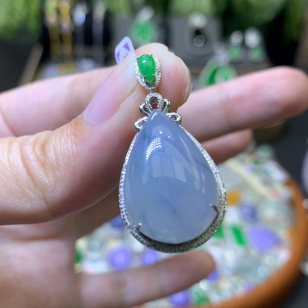 颈饰18K金镶嵌翡翠