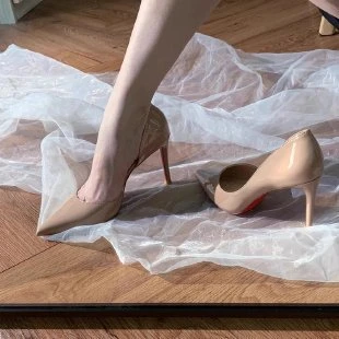 裸色白色高跟鞋女2025秋季搭牛仔裤新款红底侧空尖头性感单鞋