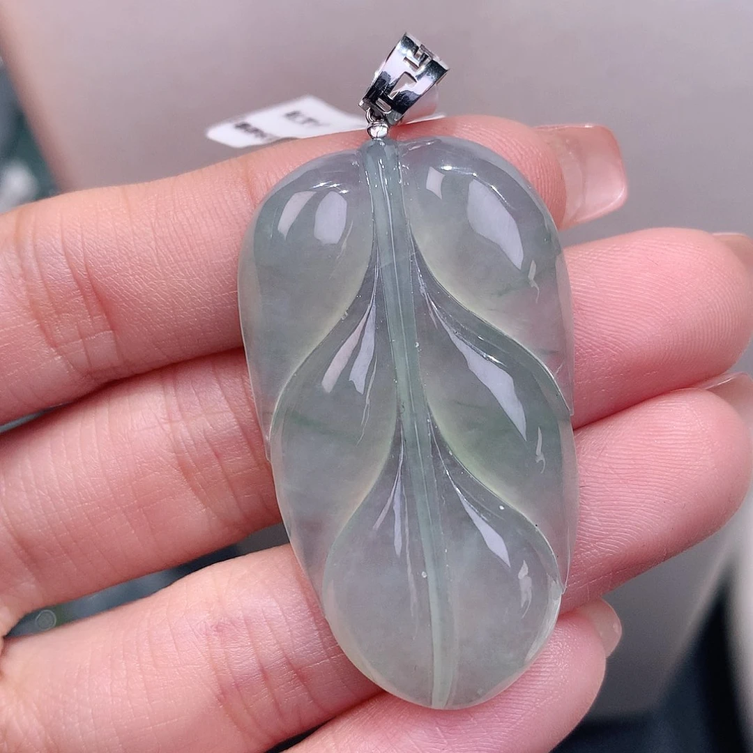 颈饰18K金镶嵌翡翠冰甜绿大叶子