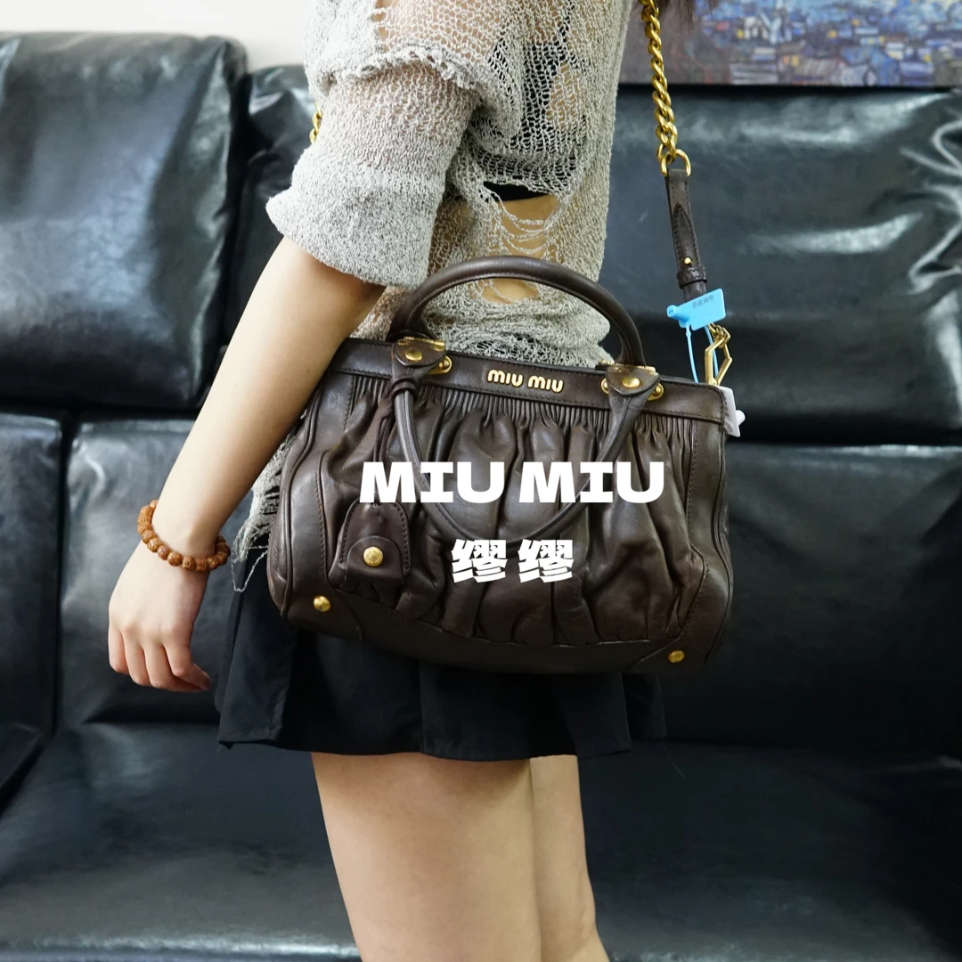 95新 MIU MIU/缪缪 miumiu/巧克力色褶皱链条包/ZH04501054/1054