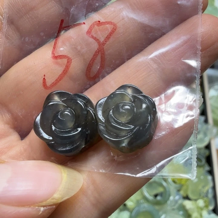 透闪石-蛇纹石玉挂坠未镶嵌