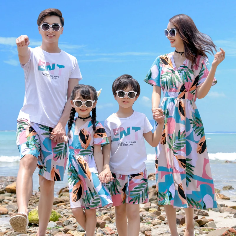 全家福拍照亲子装夏装一家三四口海边度假连衣裙母子母女装短袖衣