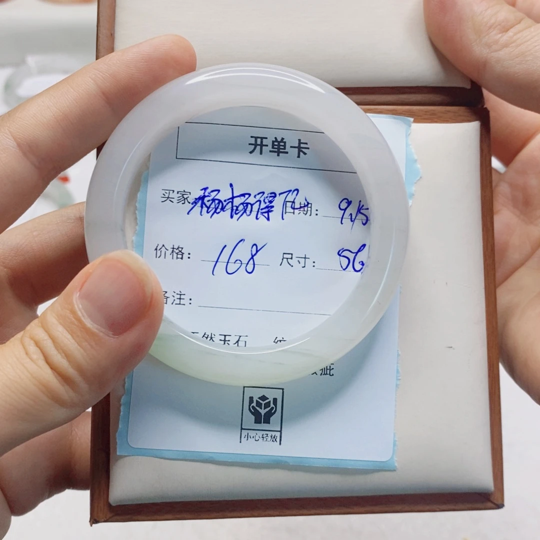 未镶嵌手镯石英质玉