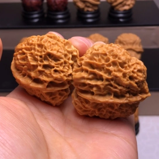 文玩核桃把件珊瑚石27