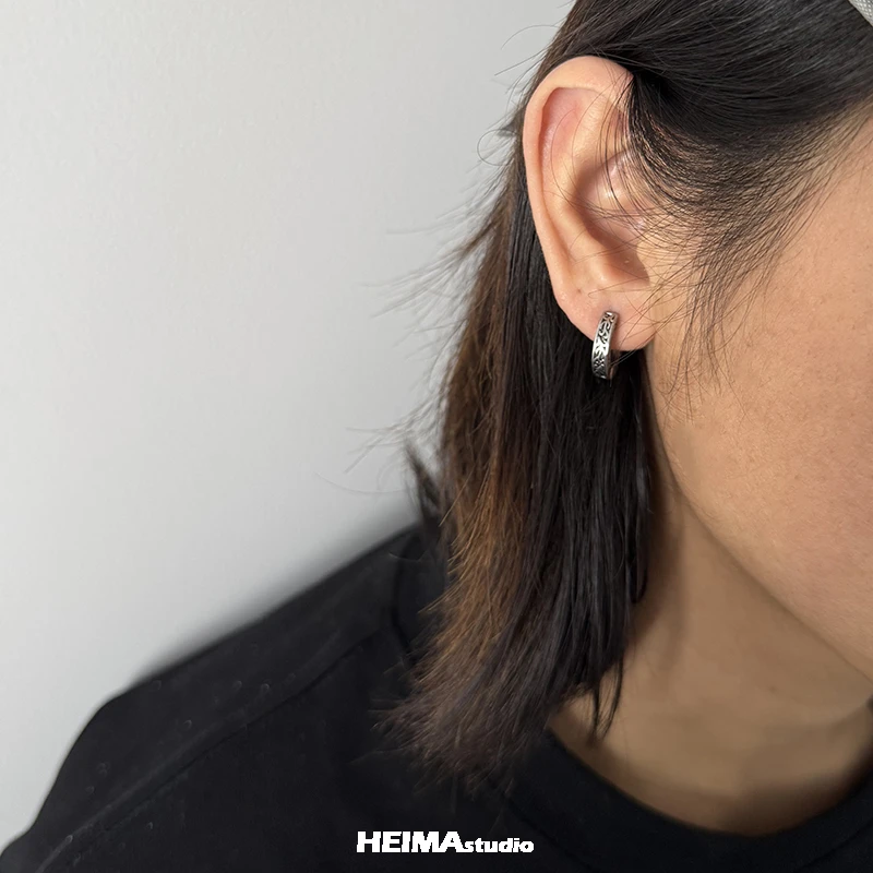钛钢耳饰 做旧图腾纹理耳钉男款高级感痞帅小众复古耳圈男士耳环