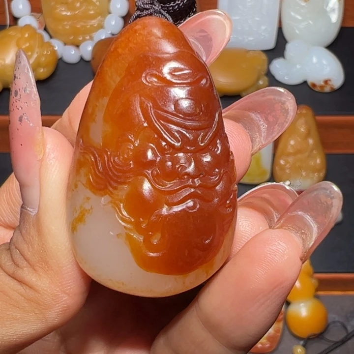 靓***东和田玉未镶嵌颈饰