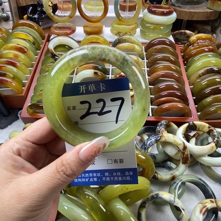 蛇纹石玉未镶嵌手镯57