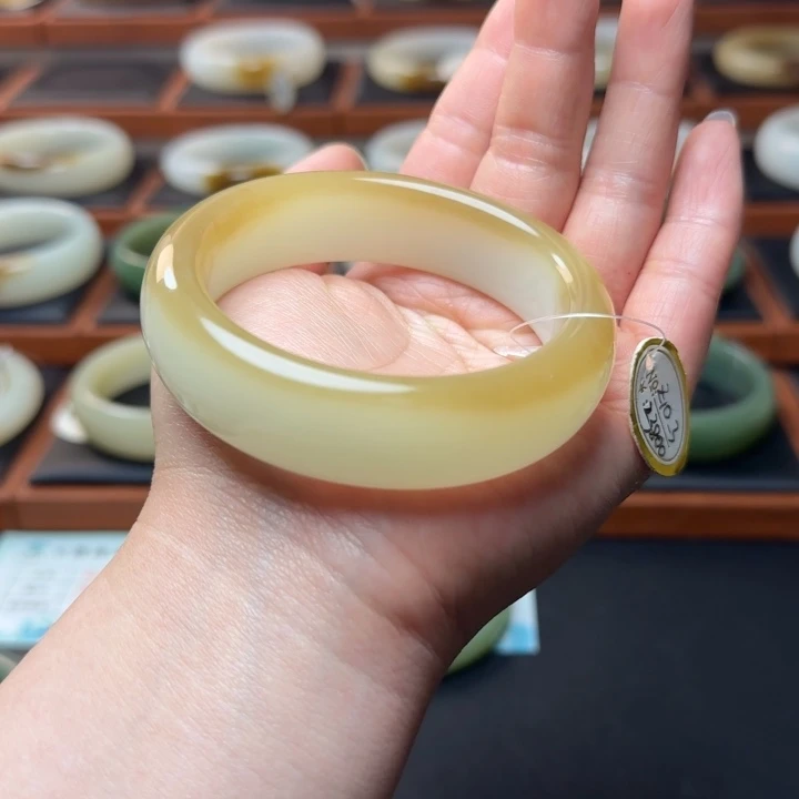 和田玉未镶嵌手镯