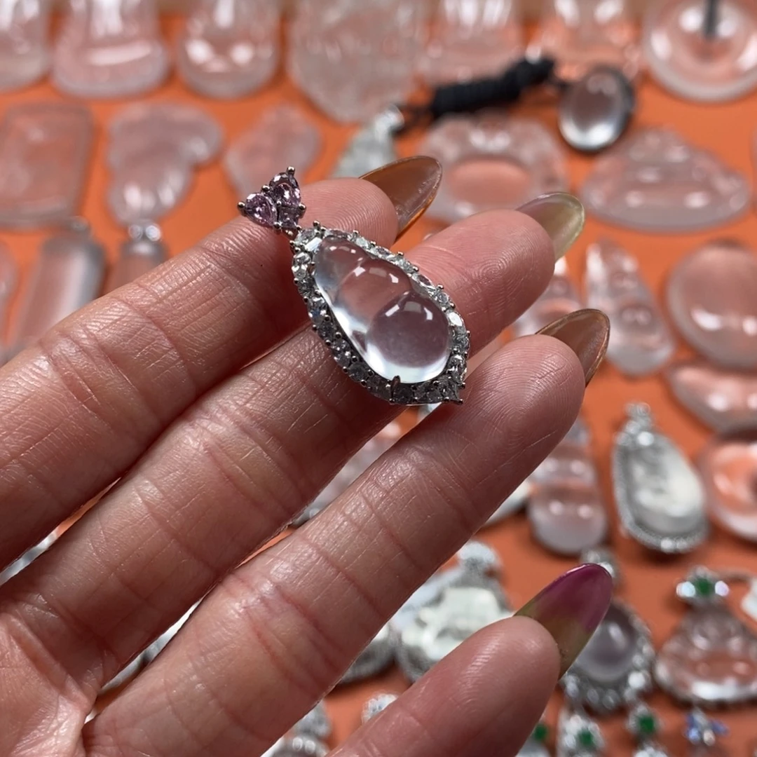 石英质玉银S925镶嵌颈饰黑钢爱心人鱼姬樱花粉福豆