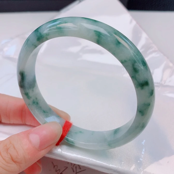 翡翠手镯未镶嵌55圈