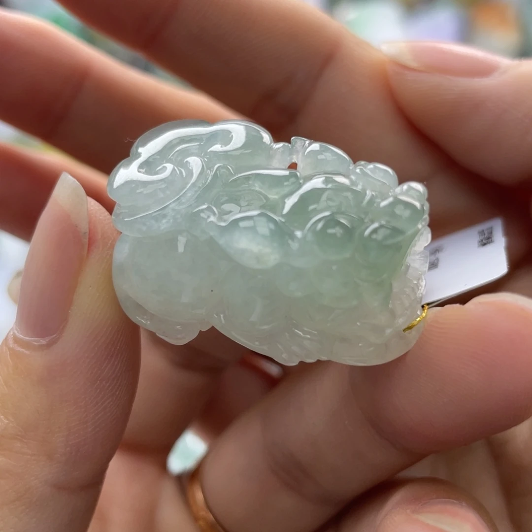 翡翠未镶嵌颈饰貔貅
