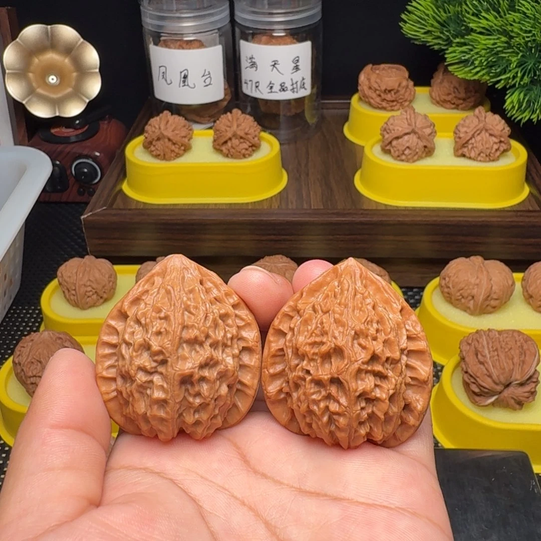 文玩核桃吊坠全品打底金牛39尺，微色差