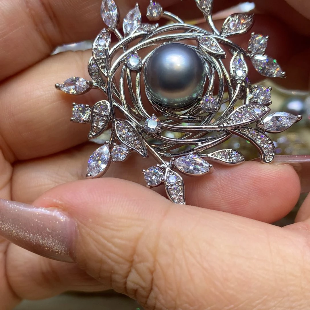 未镶嵌胸饰海水珍珠