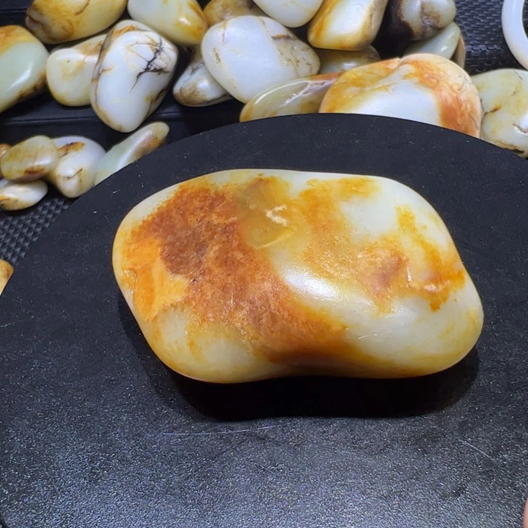 和田玉未镶嵌颈饰108.7克