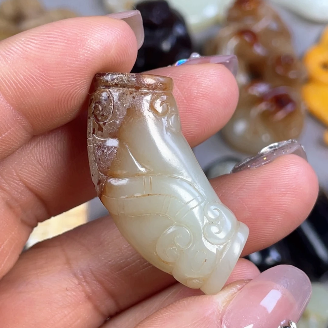 和田玉颈饰未镶嵌云***哥