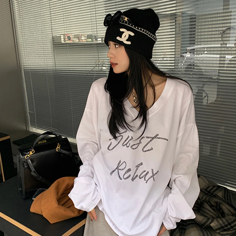 宽松V领休闲长袖t恤女春秋季新款打底衫宽松字母印花设计感上衣潮